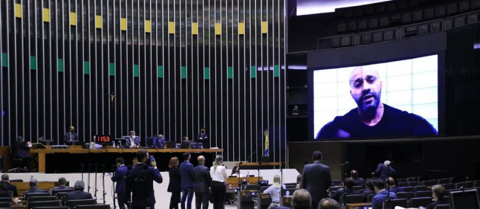 Por 364 votos a 130, Câmara decide manter na prisão o deputado Daniel Silveira
