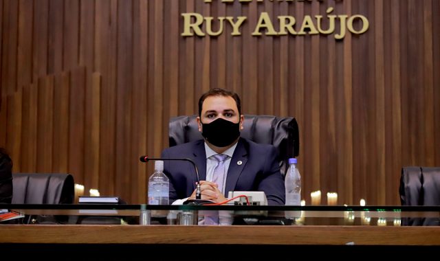 Deputado Roberto Cidade denuncia queimadas na capital e pede providências à Semmas