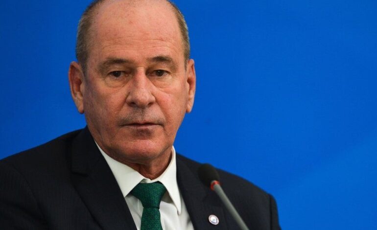 Ministro da Defesa, general Azevedo e Silva anuncia saída do governo