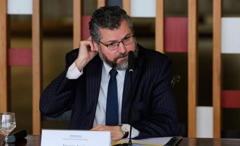 Ernesto Araújo pede demissão do Ministério das Relações Exteriores