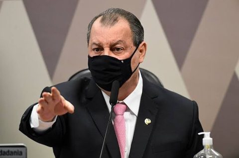 Presidente da CPI alerta Onyx: 'intimidar testemunha dá prisão'