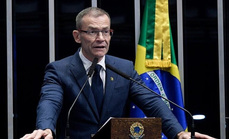 Senador Fabiano Contarato pede investigação contra Sikêra Jr por homofobia