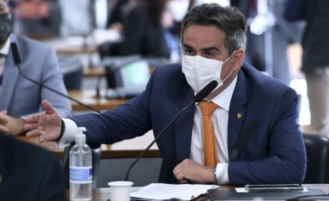 Bolsonaro diz que 'pequena mudança ministerial deve ocorrer na segunda-feira'