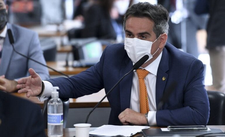 Bolsonaro diz que 'pequena mudança ministerial deve ocorrer na segunda-feira'