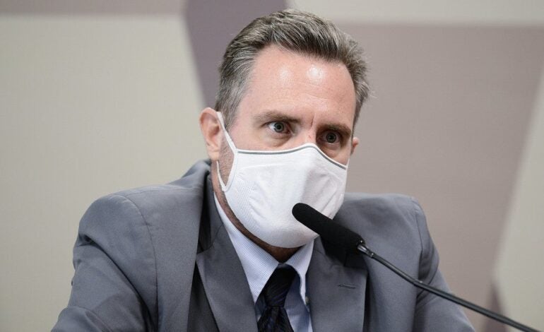 Para mercadores de vacinas, Roberto Dias mandava, Pazuello obedecia