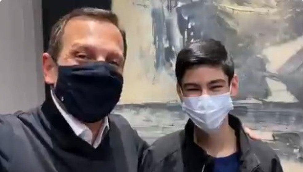 Tomás Covas, filho de Bruno Covas, é contratado como estagiário no Palácio dos Bandeirantes