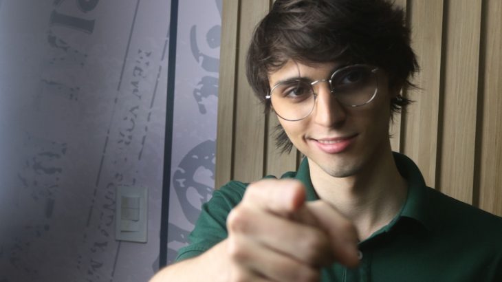 Amom é convidado para disputar vaga de deputado federal