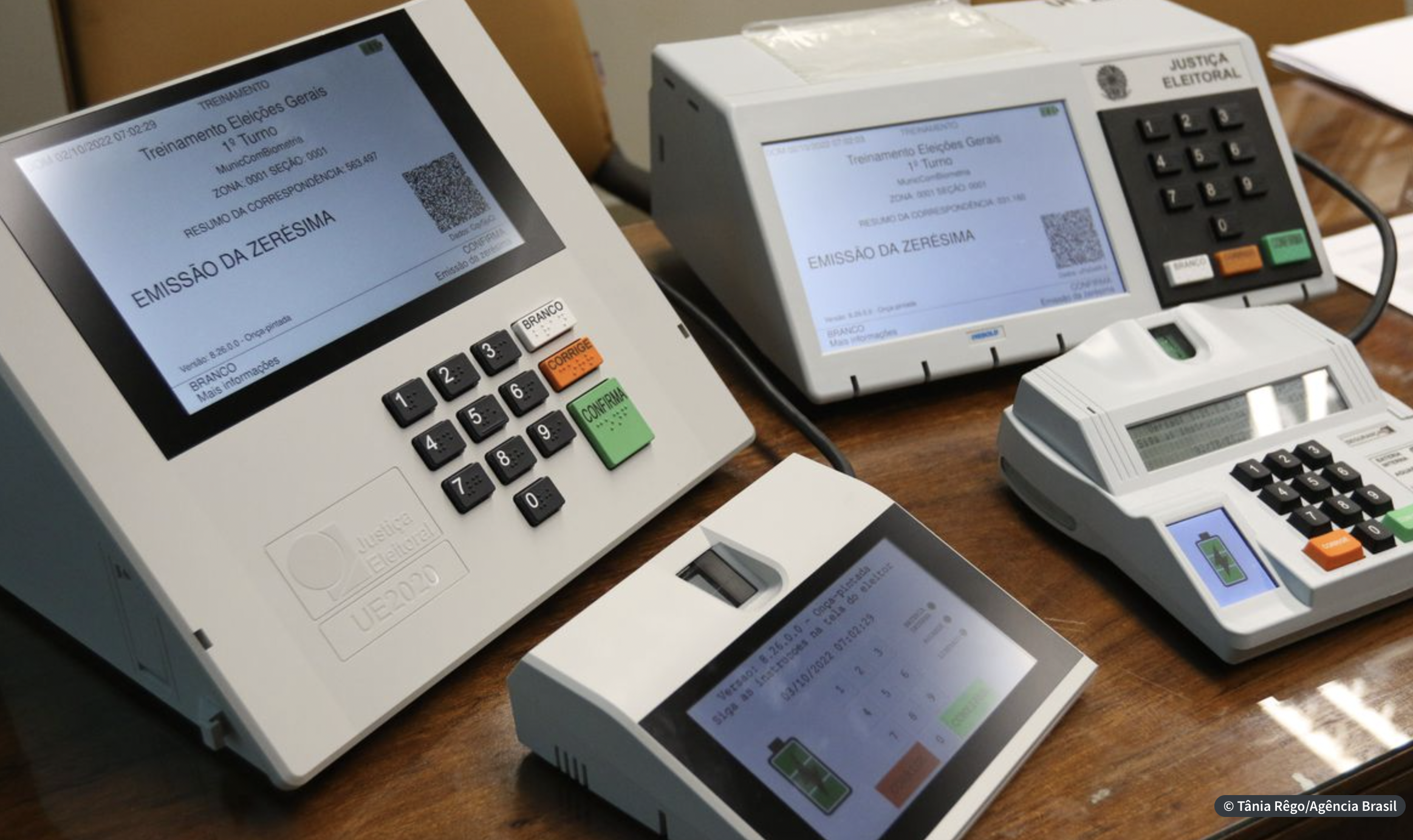 Justiça Eleitoral envia novas urnas para votação no exterior