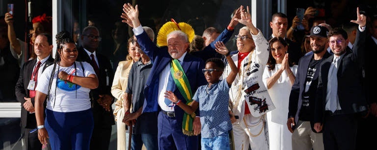 Presidente Lula recebe faixa presidencial do “povo brasileiro”