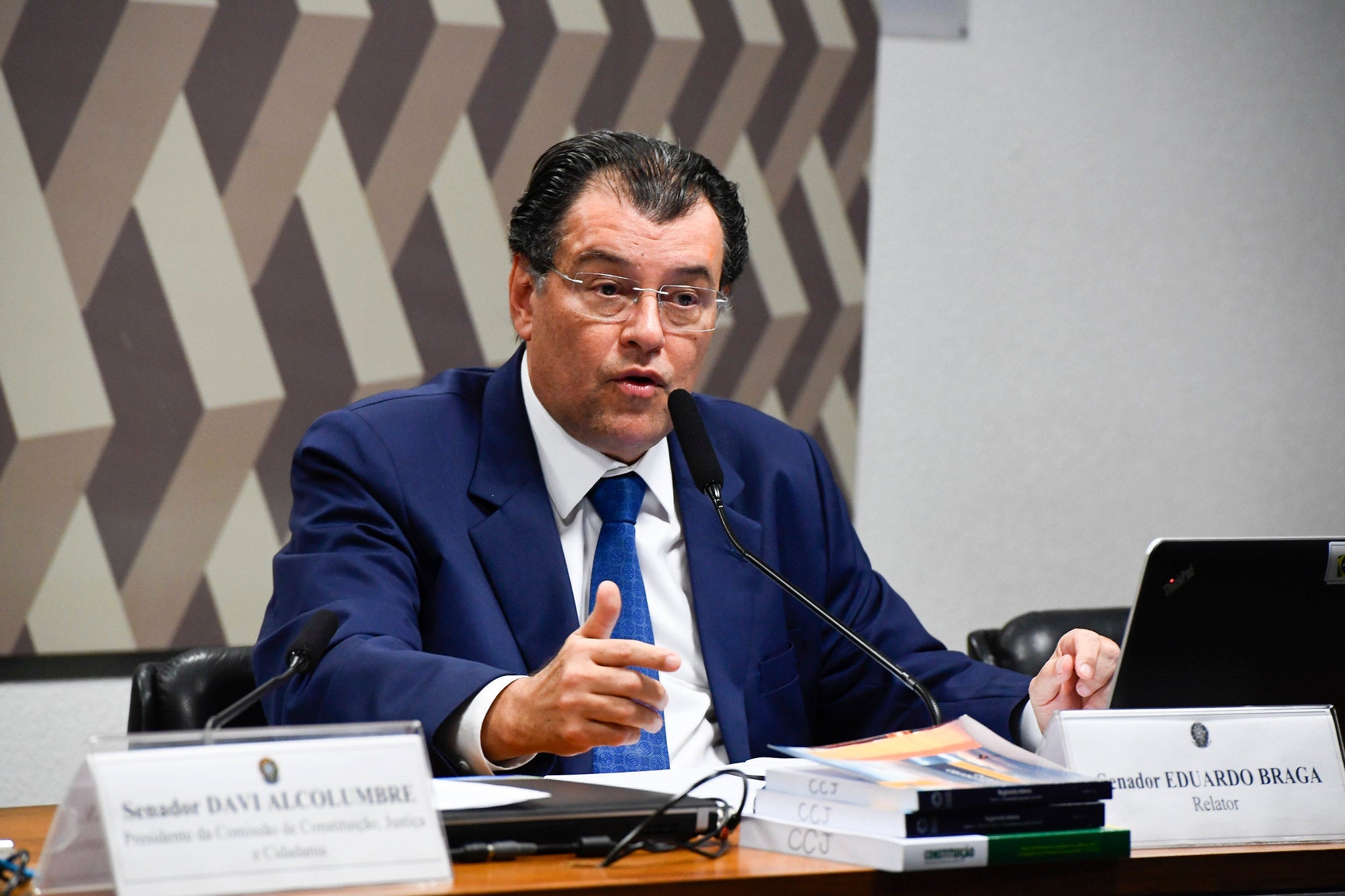 Eduardo Braga busca acelerar a votação da reforma tributária no Senado
