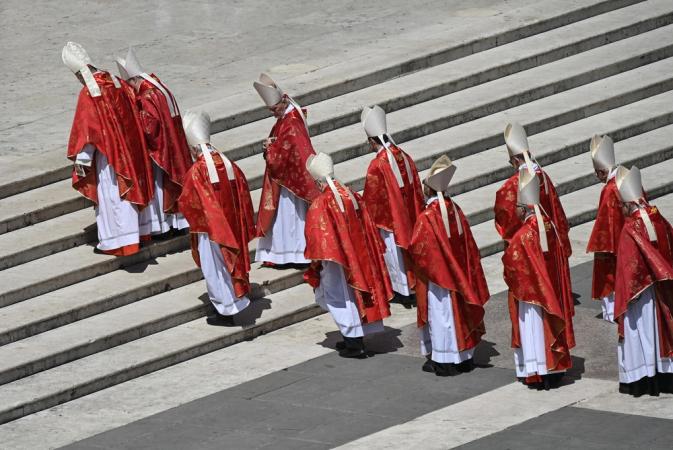 Cardeais definem que conclave para escolher novo papa começa dia 7 de maio