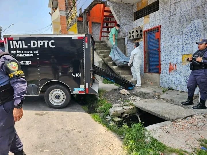 Homem é encontrado morto com marcas de perfuração em kitnet na Jorge Teixeira, zona leste de Manaus, após roubo de motocicleta