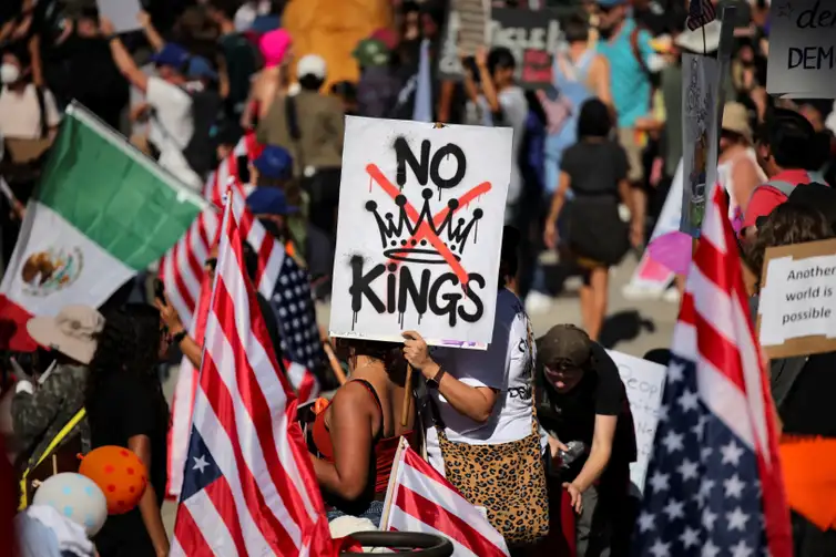“No Kings”: manifestações nos EUA pedem fim do autoritarismo em governo Trump
