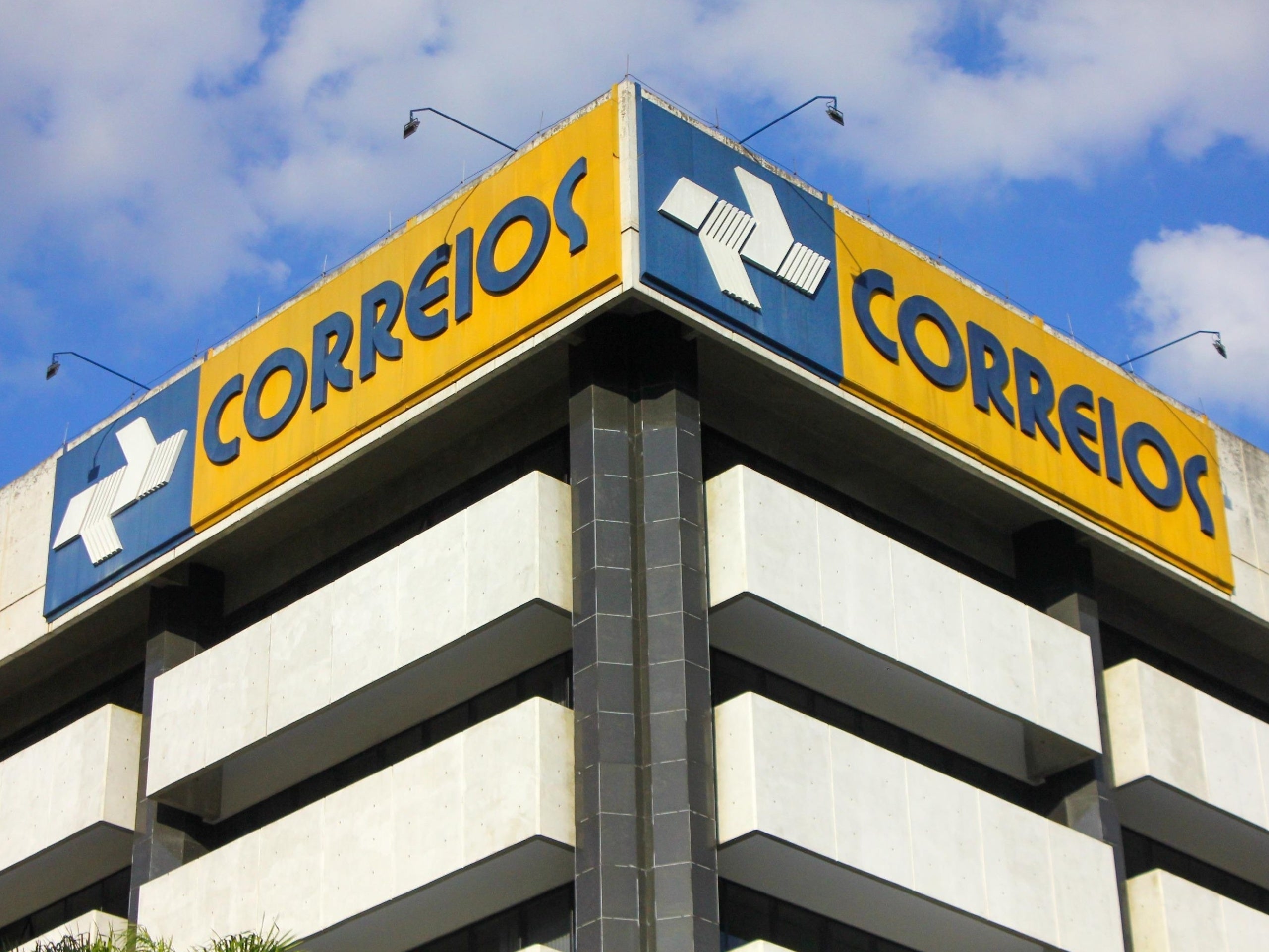 Crise persistente dos Correios: prejuízos, dívidas e medidas emergenciais