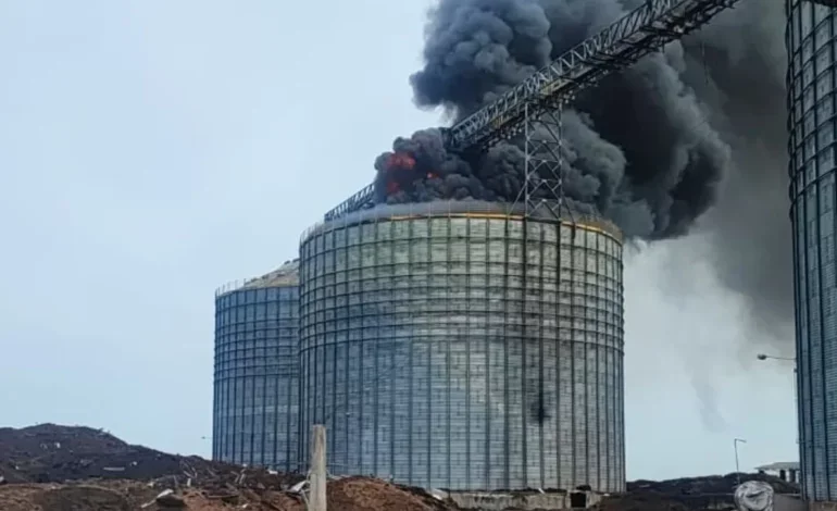 Silo da Cotribá é atingido por incêndio pela segunda vez em três meses, no Sul do RS - Foto: Arquivo Pessoal/ Divilgação