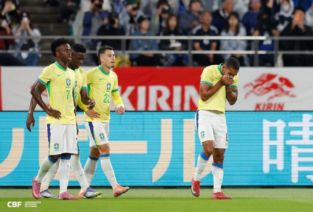 Jogadores brasileiros lamentam a virada do Japão no Estádio Ajinomoto, em Tóquio - Foto: @RAFAELRIBEIRORIO I CBF