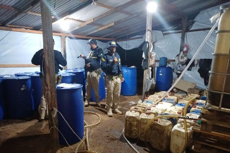 Denúncias levam à apreensão de 9 mil litros de diesel e 4 toneladas de alimentos em operação integrada em Roraima