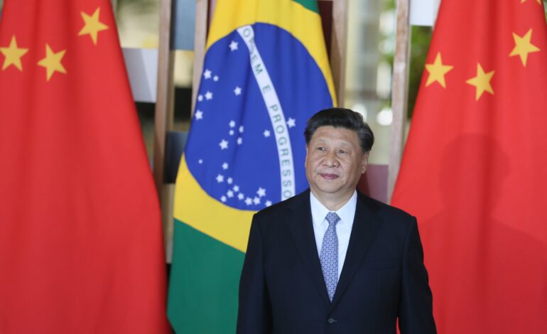 Contêineres com minerais estratégicos na China, foco da disputa tarifária com os EUA - Foto: Reprodução/ Agência Brasil