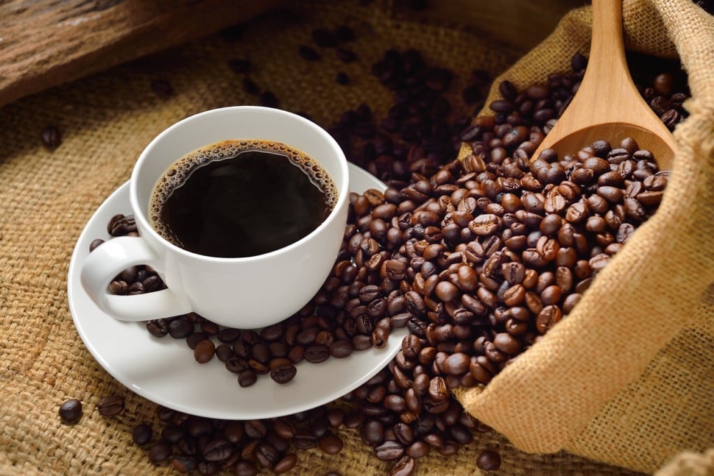 Preço do café nos EUA dispara 21% por crises climáticas e tarifas ao Brasil