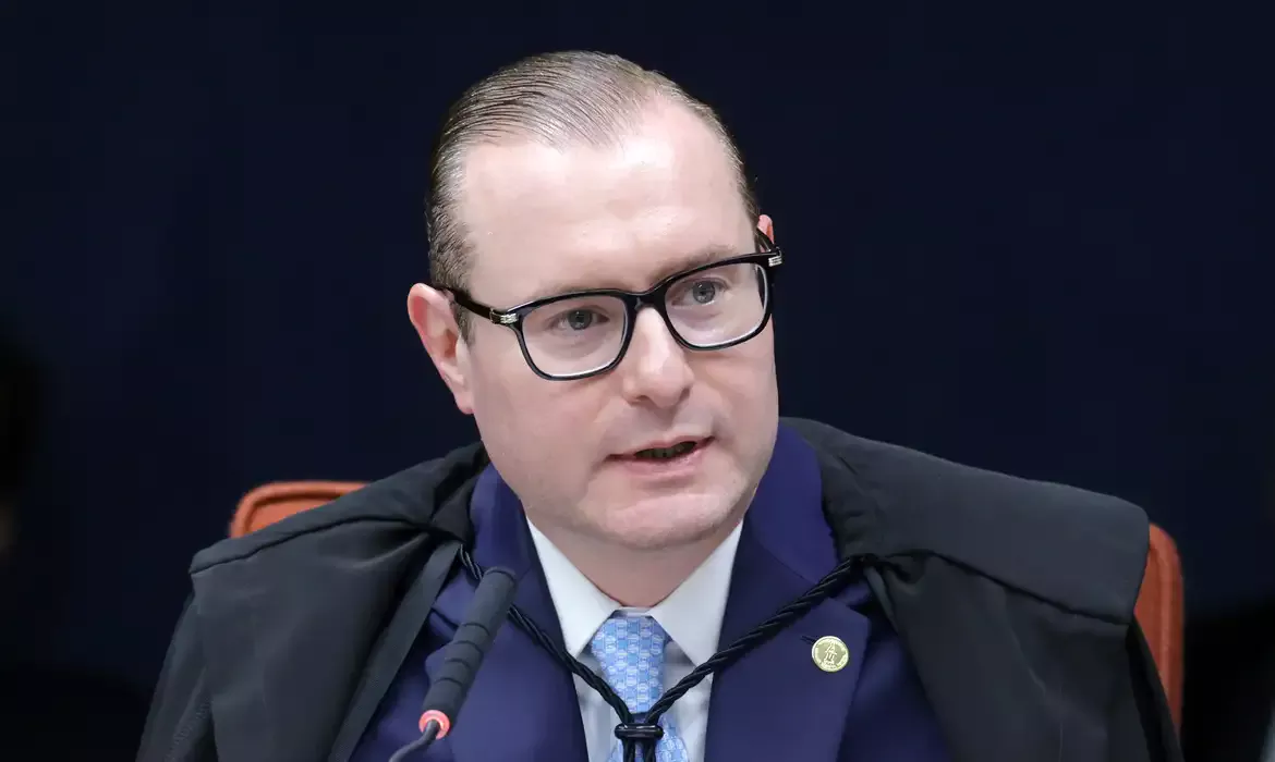 Zanin acompanha Moraes e vota pela condenação de sete réus do núcleo de desinformação