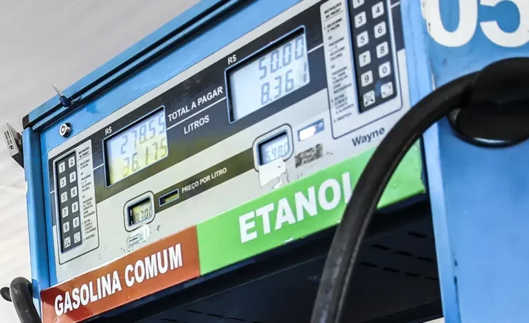 Redução no preço da gasolina começa a valer nesta terça-feira (21) em todo o país - Foto: José Cruz/Agência Brasil